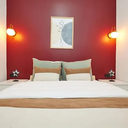 Charming 2br Ac In Center - Santur D1