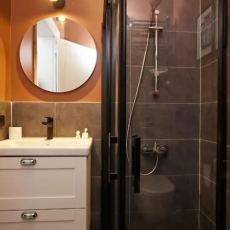 公寓 Charming 2br Ac In Center - Santur D1 *