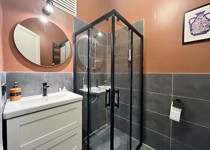 Charming 2br Ac In Center - Santur D1