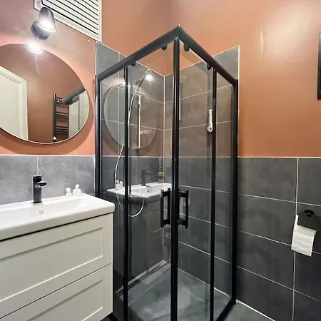 Charming 2br Ac In Center - Santur D1