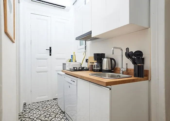 公寓 Charming 2br Ac In Center - Santur D1 *