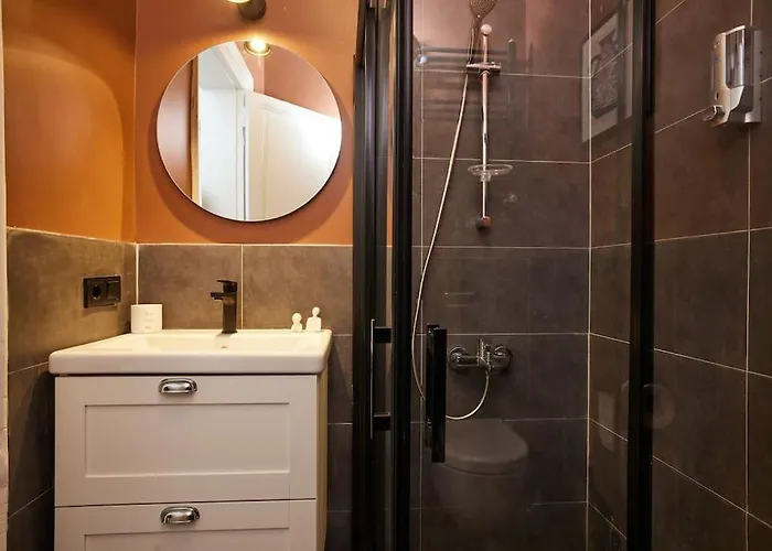 公寓 Charming 2br Ac In Center - Santur D1 *