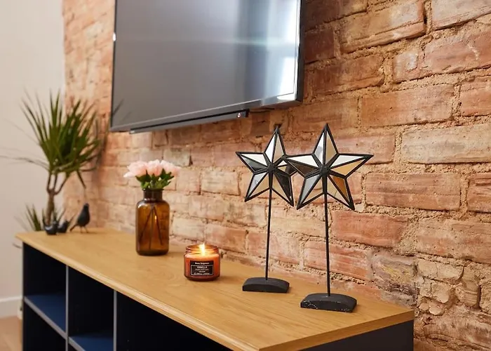 Charming 2br Ac In Center - Santur D1 *